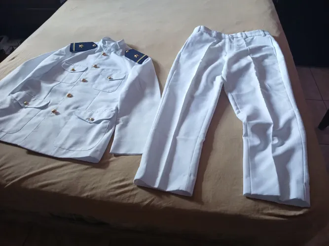 Vendo um Dolma Branco, uniforme de formatura da Marinha.