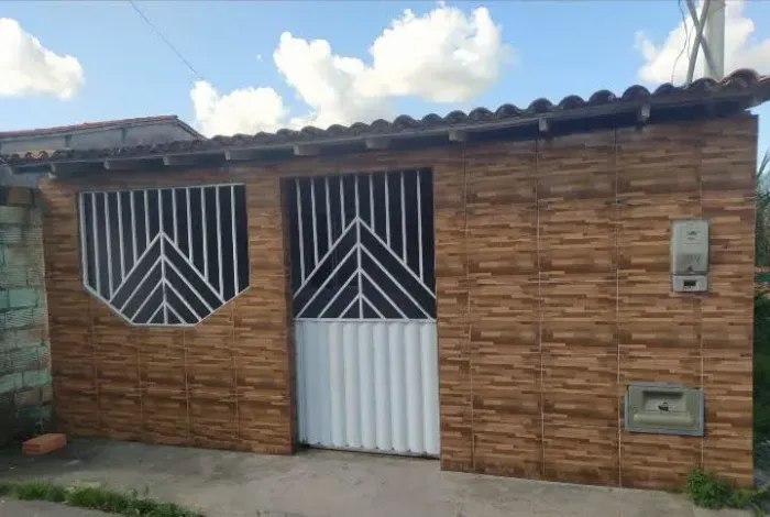 VENDO OU TROCO CASA EM AMARGOSA, POR CASA EM SALVADOR. 90.000