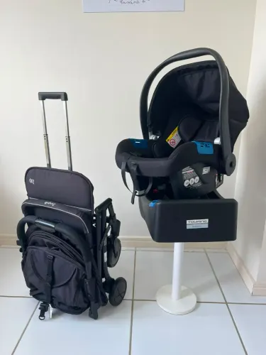 Carrinho e bebê conforto com base Burigotto