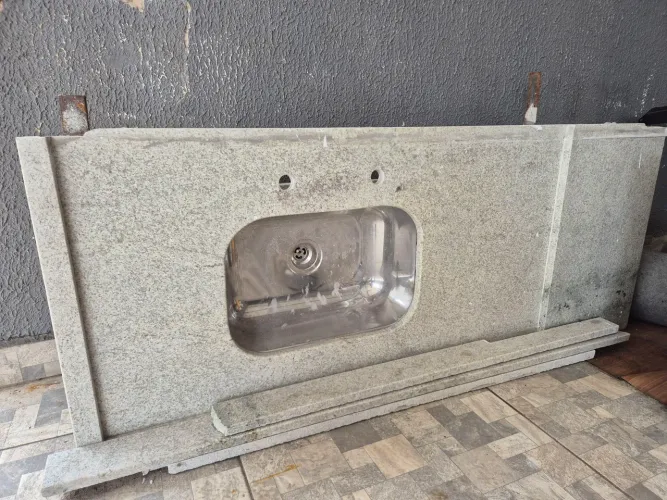 Pia,lavatório e vaso sanitário 