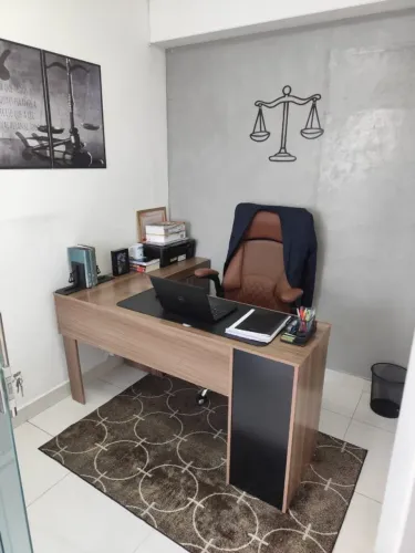 Mesa de escritório / Escrivaninha