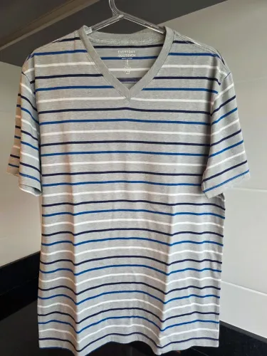Kit com 3 Camisetas - 1 Polo American Eagle + 2 camisetas GAP listradas