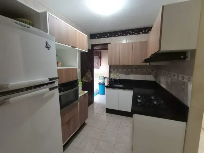 Linda casa com 4 uartos, lado sombra no bairro planalto