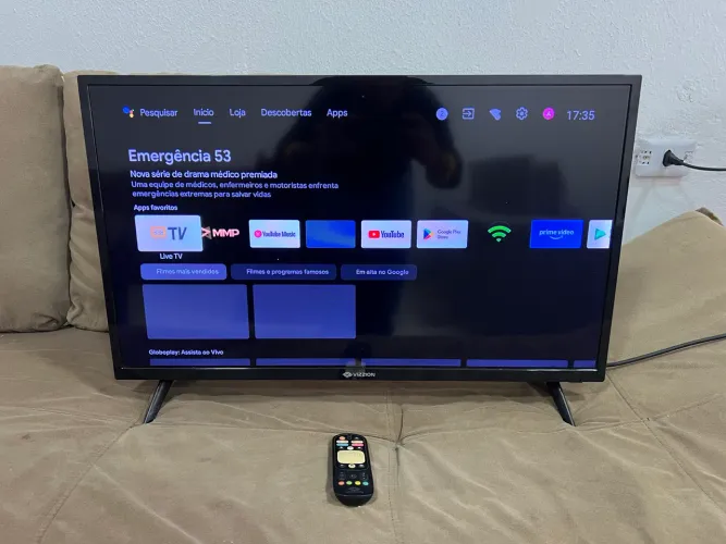 Vendo TV smart 32 polegadas Led com pesinho e controle usada Entrego *