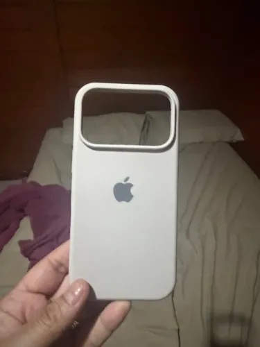 Capinha iPhone 17 pro, usada só pra testar.