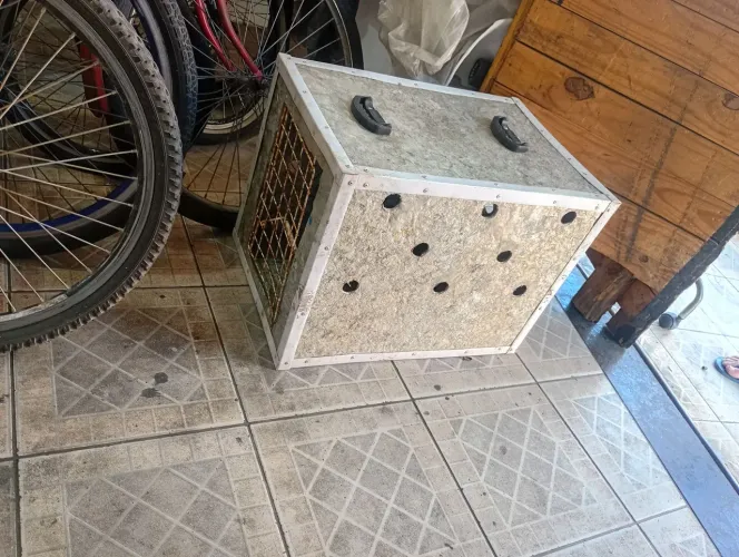 Caixa de transporte reforçada pra animal 