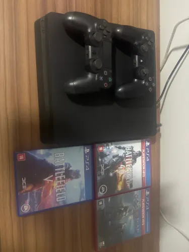 PS4 + 2contr + 3 jogos físicos + 2 jogos mídia