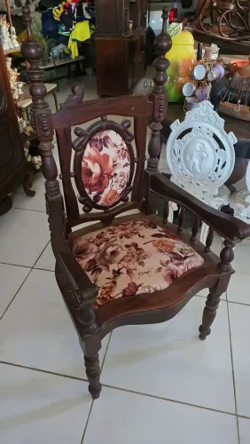 Poltrona antiga Relíquia