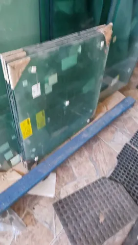 13 peças de vidros fixos 60x60 transparente de 8mm novos R$40 reais CADA