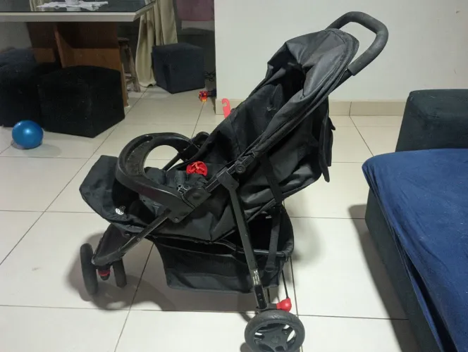 Carrinho e bebê conforto