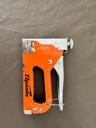Grampeador de Estofados Manual Sparta Tapeceiro Madeira Alta Pressão