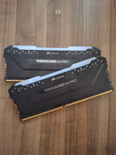 Memória RAM Corsair Vengeance RGB Pro 16GB (2x8GB) DDR4 3200MHz