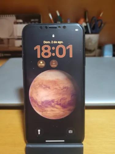 IPhone 11 64Gb com carregador e fones de ouvido