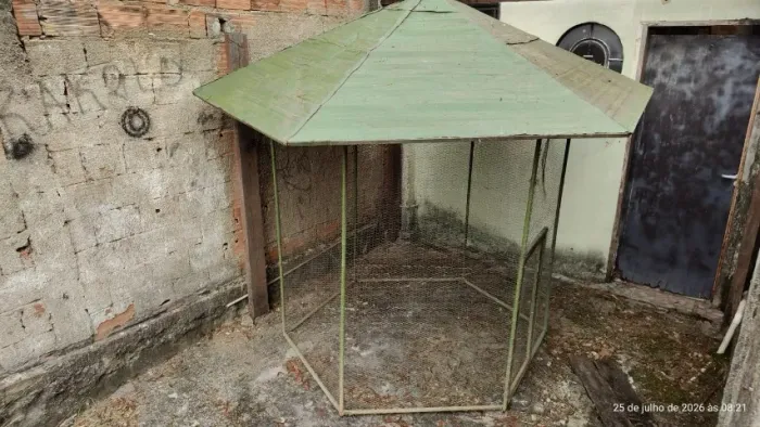 Viveiro para pássaros gigante