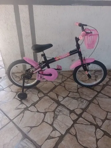 Bicicleta infantil aro 16 com personagem da Barbie