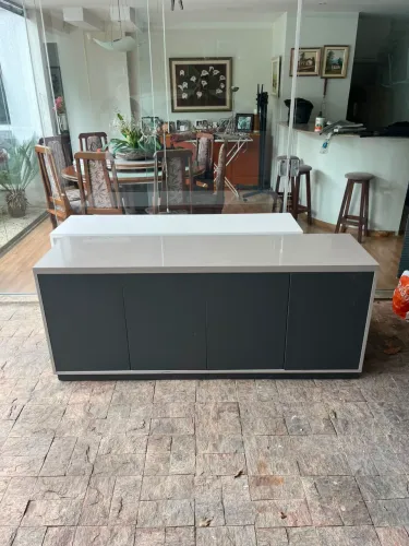 Rack Aparador Moderno Com 4 Portas Frontais em Estado de Novo - Entrego!