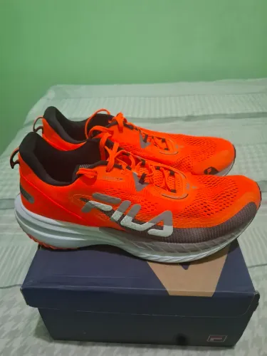 Fila T2. N°43. Tênis nunca usado. Zerado.