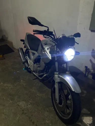 Vendo CBX Twister 250 ano 06/07