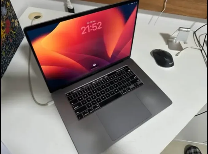 MacBook Pro i9 16 GB RAM 512 GB