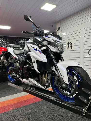 Suzuki GSX S 750