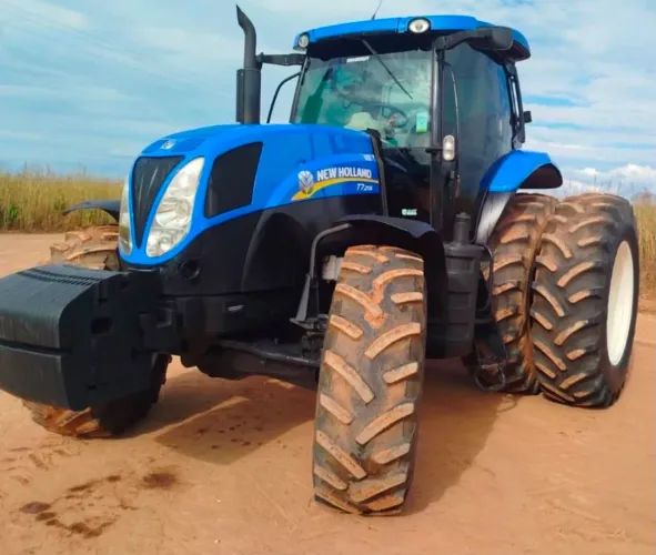 Trator new holland T 7 205