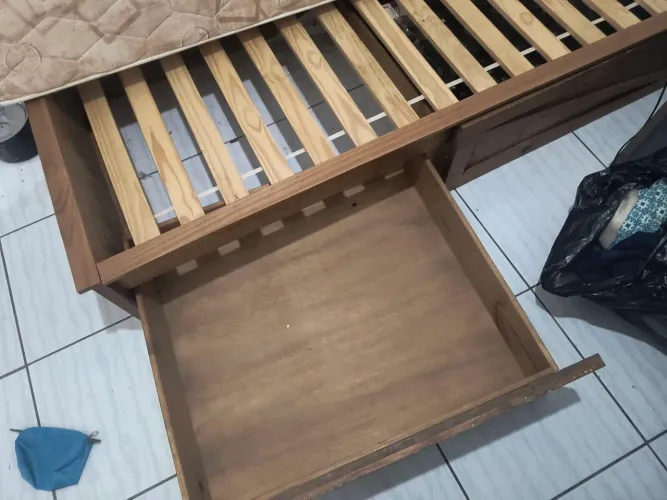 Cama de Solteiro em madeira maciça Tok&Stock