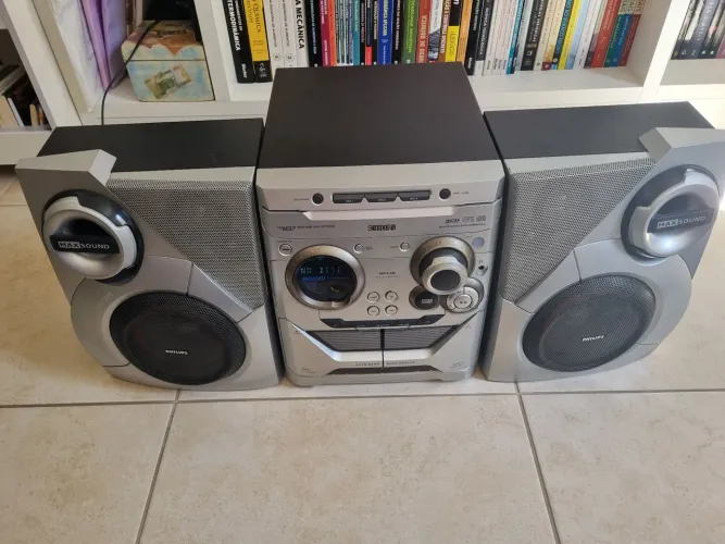 Mini System Philips com rádio, leitor de CD e fita K7