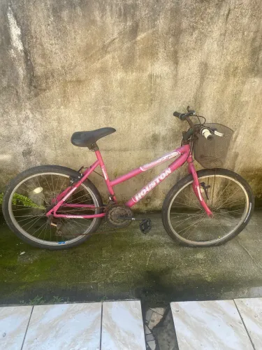 Bicicleta pra venda, precisa de revisão.