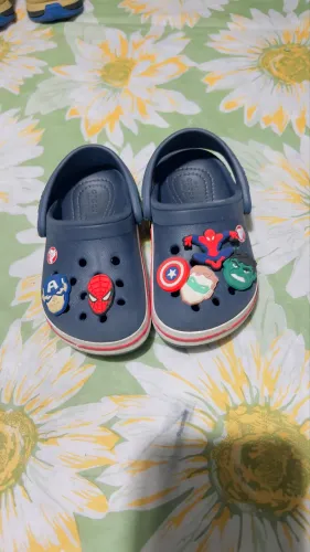 Crocs infantil tamanho 24/25