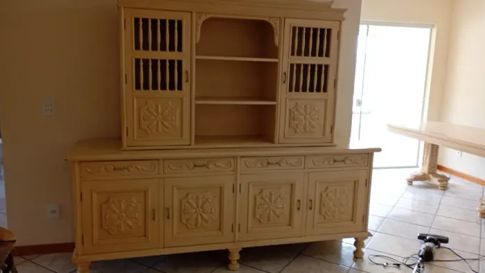 Conjunto de Sala de Jantar em Madeira Maciça