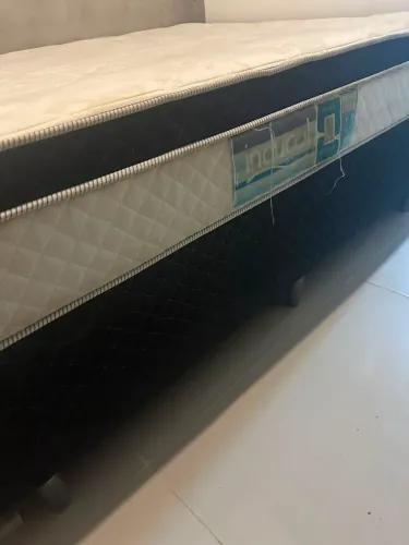 Colchão e base de casal, colchão molas ensacadas bem confortável