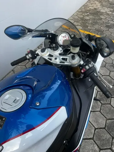 Moto s 1000 RR impecável.