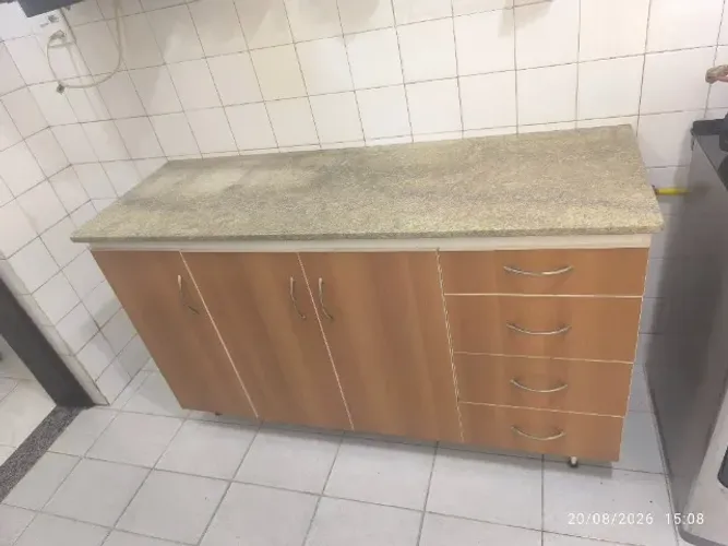 Bancada de cozinha com armário - Tampo em granito