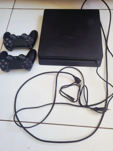 PS4 Slim 1TB com 2 Controles originais e 10 Jogos | GTA V, FC 24, FIFA 23 e Mais