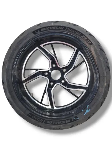 Roda traseira BMW RT 1250 2019 C Pneu ROAD 6 180/55 DETALHE