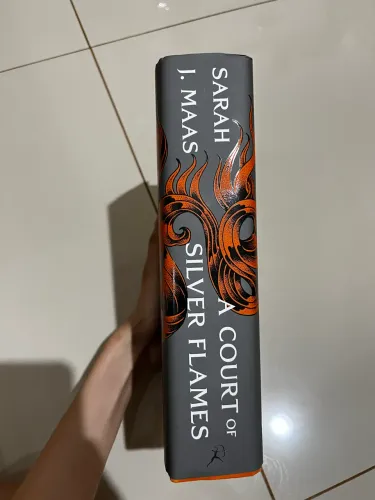 Livro A Court of Silver Flames Sarah J Maas