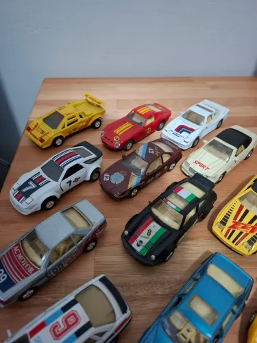 Carrinhos fricção anos 90