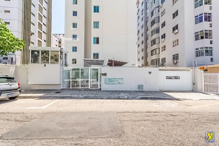 Apartamento mobiliado com 1 suíte e varanda integrada no Cocó