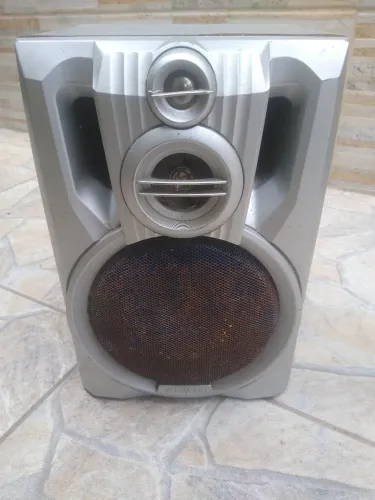 Caixa de som Kenwood funcionando