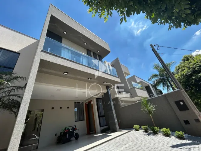 Morada das Flores Rosas  Sobrado à venda com 150 m² - 3 quartos - 2 banheiros - 2 Vagas - 