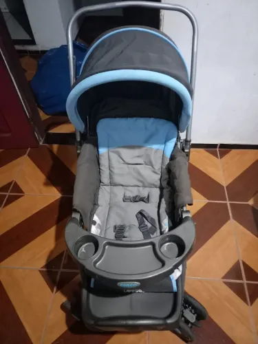 Carrinho de bebê masculino 