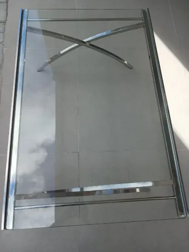 Centro em Inox com tampo de Vidro 