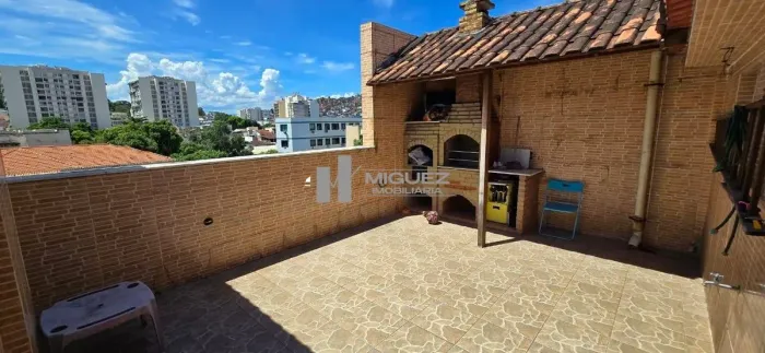 Apartamento tipo casa - Rua Jorge Rudge (Vila Isabel). 2 salas, 6 quartos, sendo 1 suíte, 