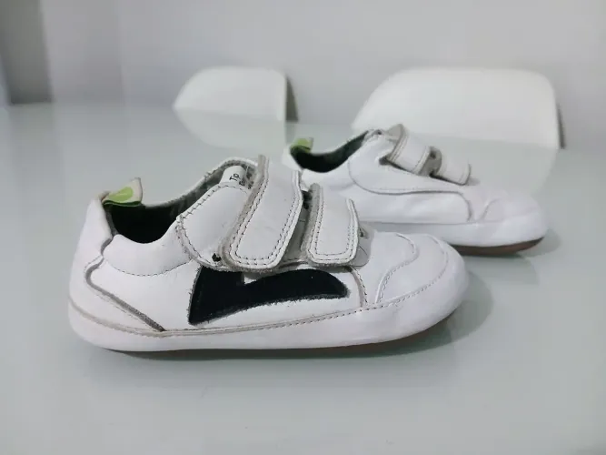 Vendo esse Tênis infantil em couro Menino num 21 ótima qualidade usado em bom estado