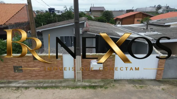 CASA COM PECAS BEM DISTRIBUIDAS E AMPLA