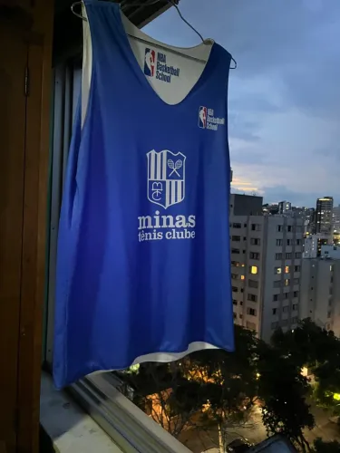 Regata Basquete Minas Tenis Clube Azul e Branco