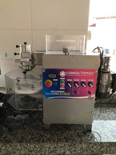 Vendo Máquina de Salgados Consultomaq - Motor Duplo