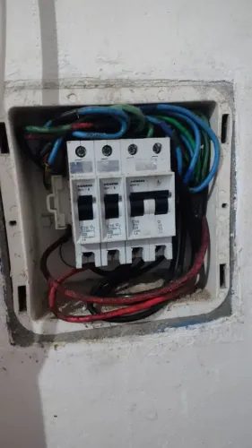 Eletricista Emergêncial a Disposição