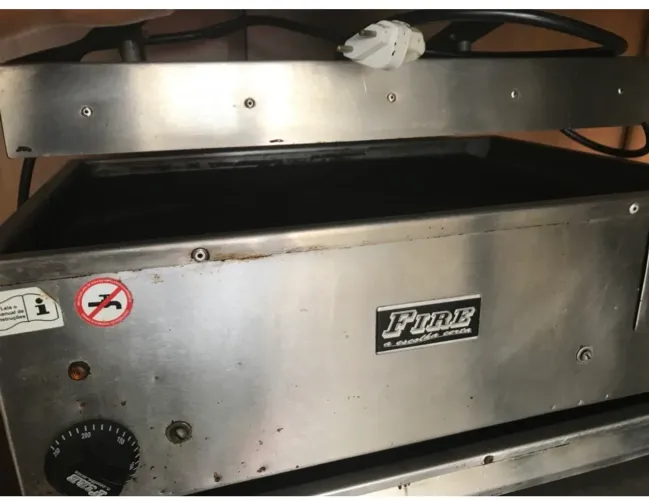 Sanduicheira industrial Fire 220v 