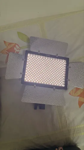 Led Yongnuo Y600L + 2 baterias